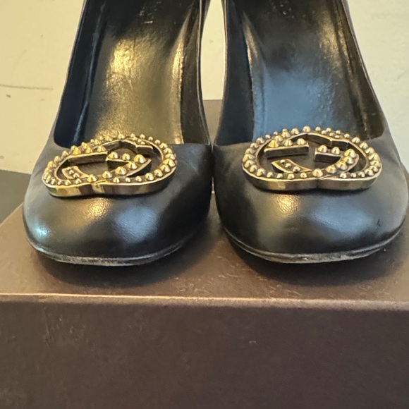 Gucci Black Heels with Iconic Gucci Gold Emblem - Picture 5 of 15